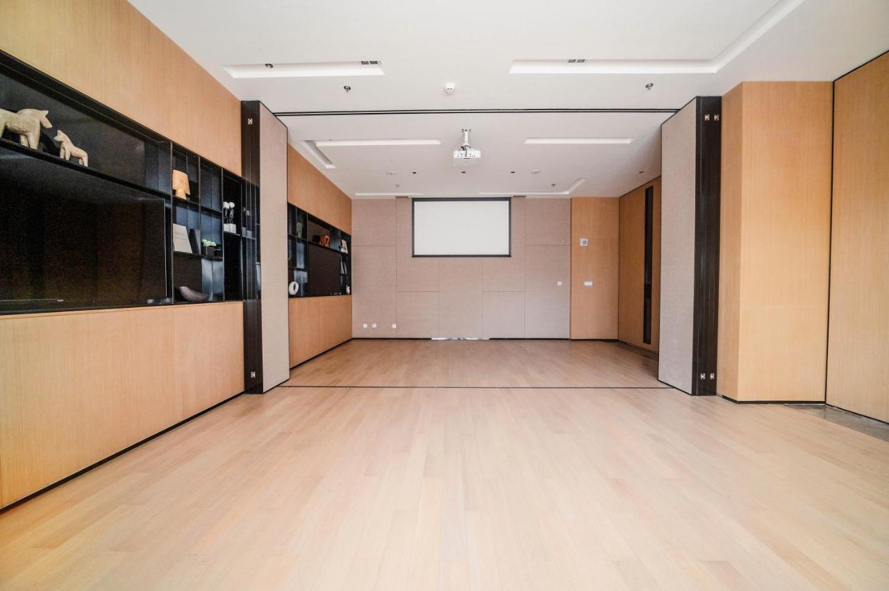 Eature Residences Lingang Aparthotel 4*